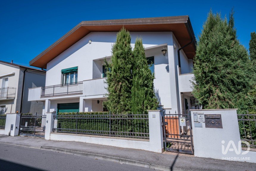 House 9 rooms of 222 m² in Codigoro (44021)