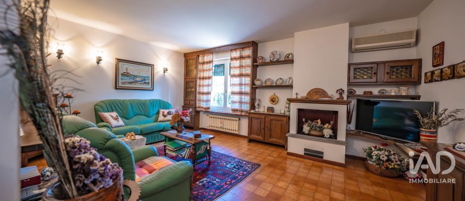 House 9 rooms of 222 m² in Codigoro (44021)