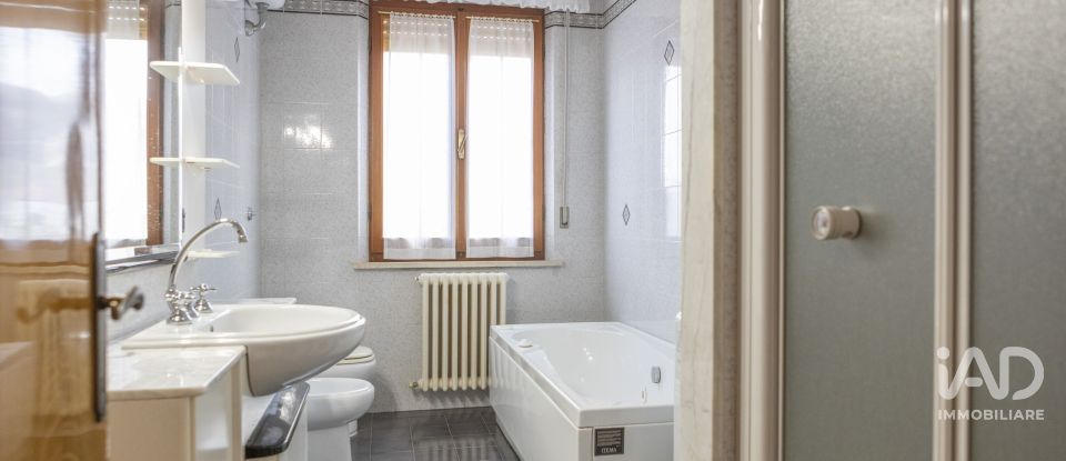 Appartamento 5 locali di 147 m² a Loreto (60025)