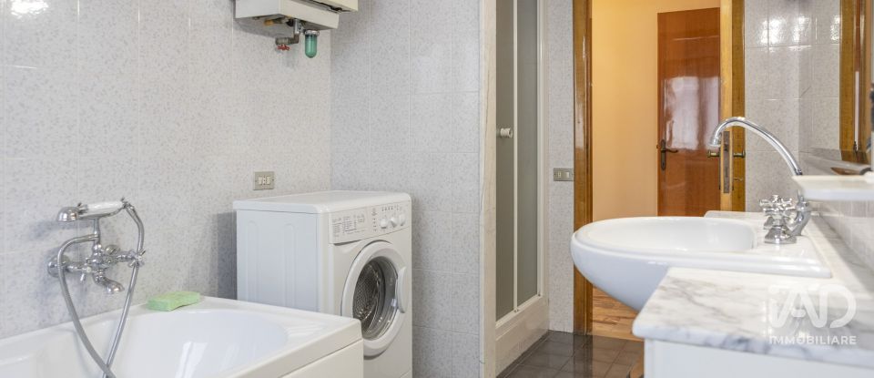 Appartamento 5 locali di 147 m² a Loreto (60025)