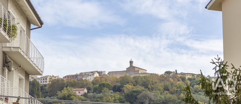 Appartamento 5 locali di 147 m² a Loreto (60025)