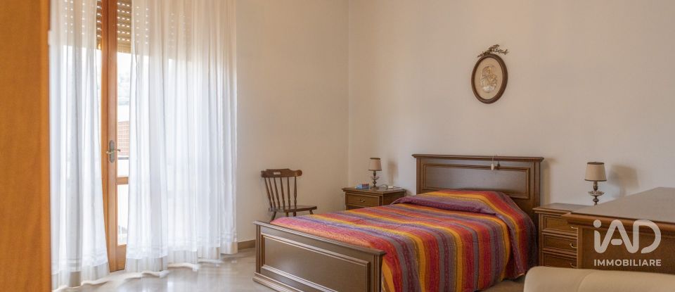 Appartamento 5 locali di 147 m² a Loreto (60025)