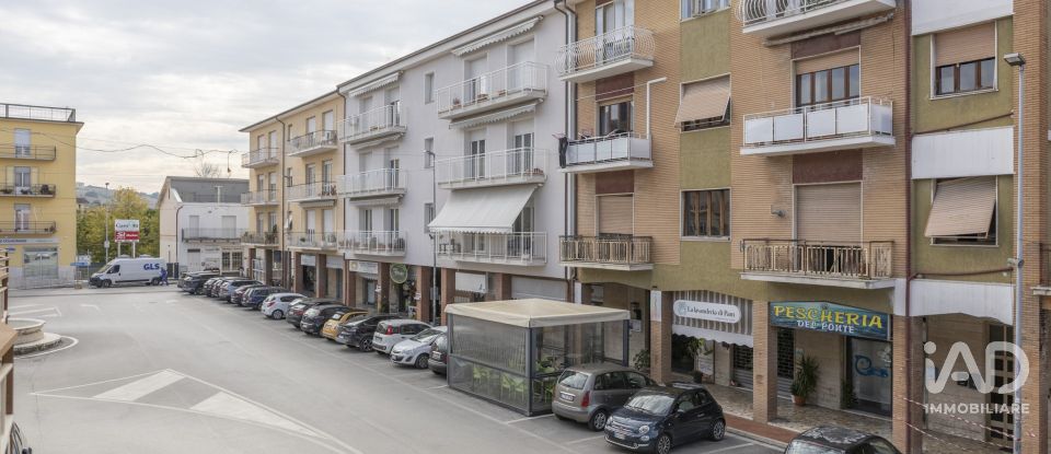 Appartamento 5 locali di 147 m² a Loreto (60025)