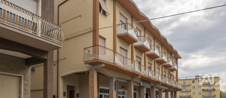 Appartamento 5 locali di 147 m² a Loreto (60025)