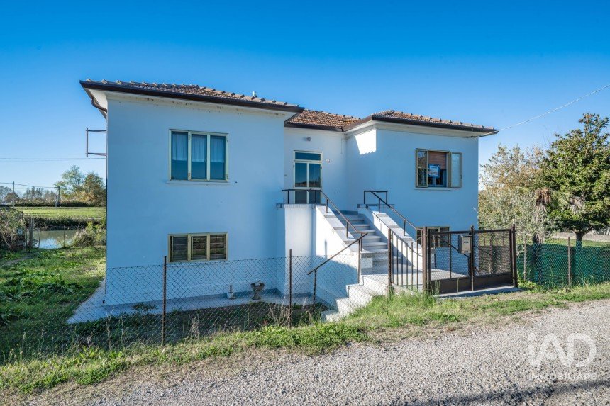 House 7 rooms of 200 m² in Migliarino (44027)