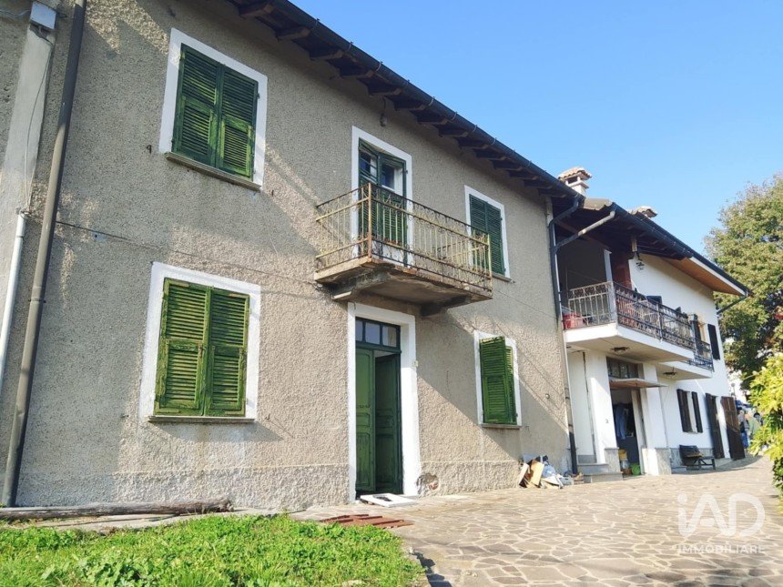 House 16 rooms of 220 m² in Dego (17058)