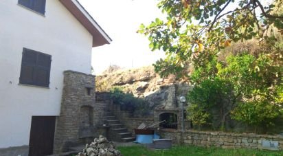 Casa indipendente / Villa 16 locali di 220 m² in Dego (17058)