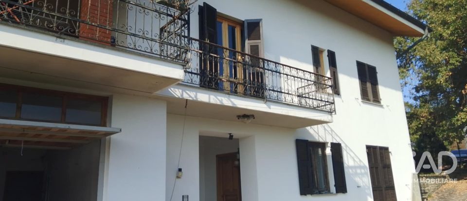 House 16 rooms of 220 m² in Dego (17058)