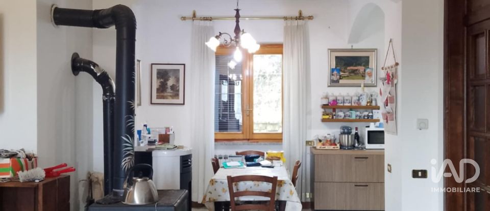 House 16 rooms of 220 m² in Dego (17058)