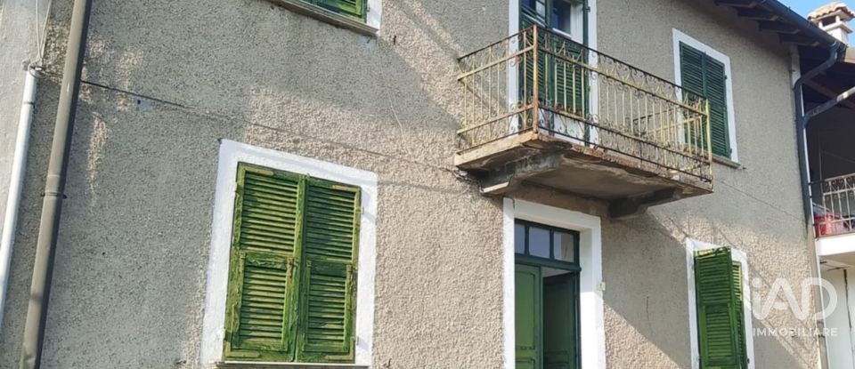 House 16 rooms of 220 m² in Dego (17058)