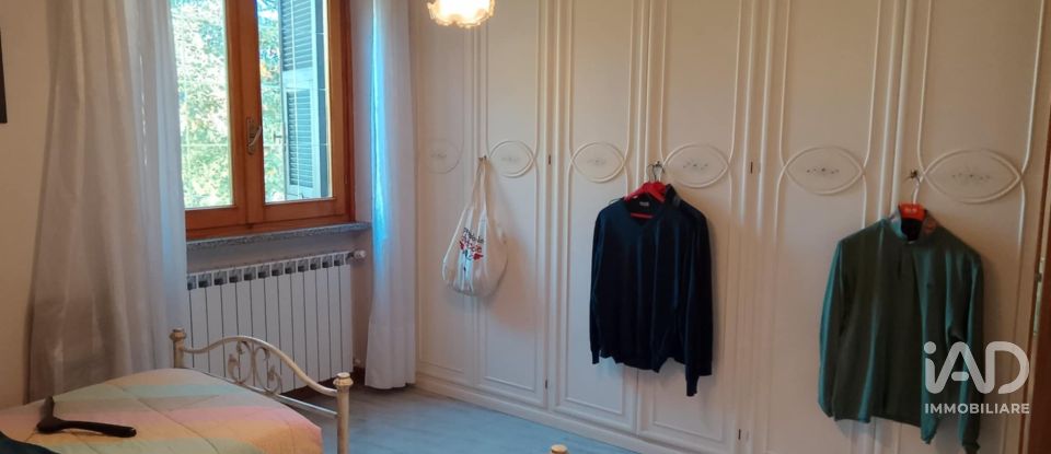 House 16 rooms of 220 m² in Dego (17058)