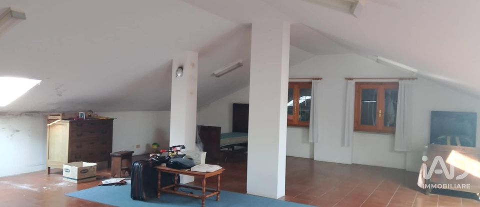 House 16 rooms of 220 m² in Dego (17058)