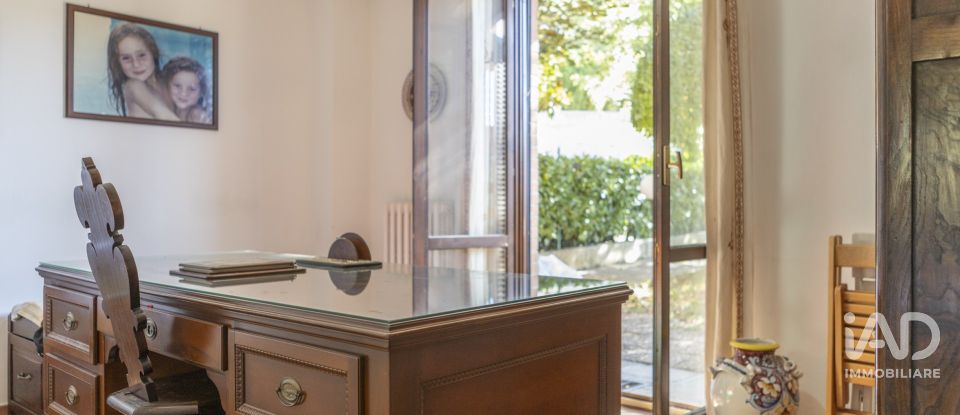 House 6 rooms of 199 m² in Urbino (61029)