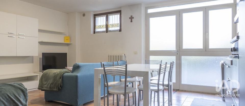 House 6 rooms of 199 m² in Urbino (61029)