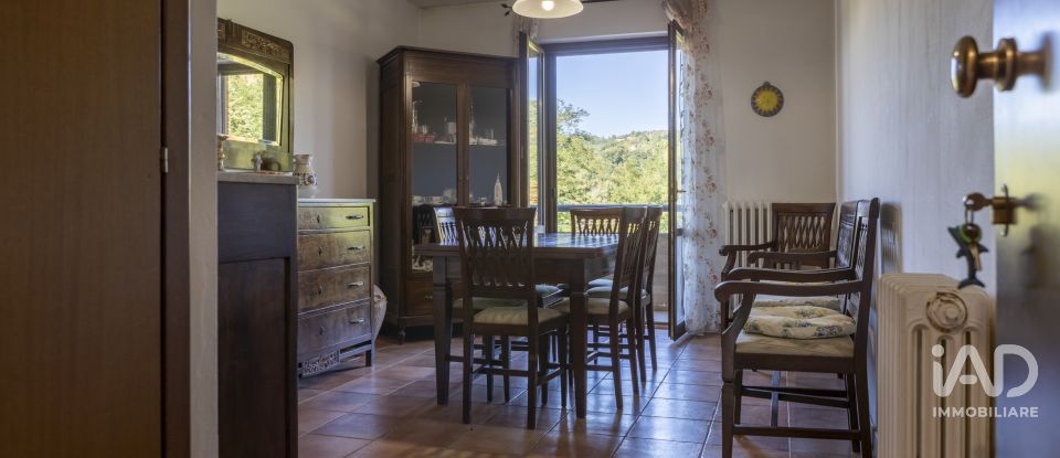 House 6 rooms of 199 m² in Urbino (61029)