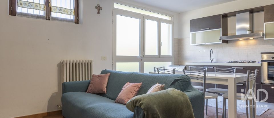 House 6 rooms of 199 m² in Urbino (61029)