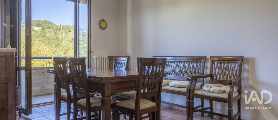 House 6 rooms of 199 m² in Urbino (61029)