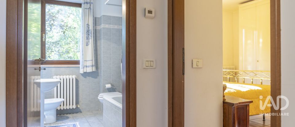 House 6 rooms of 199 m² in Urbino (61029)