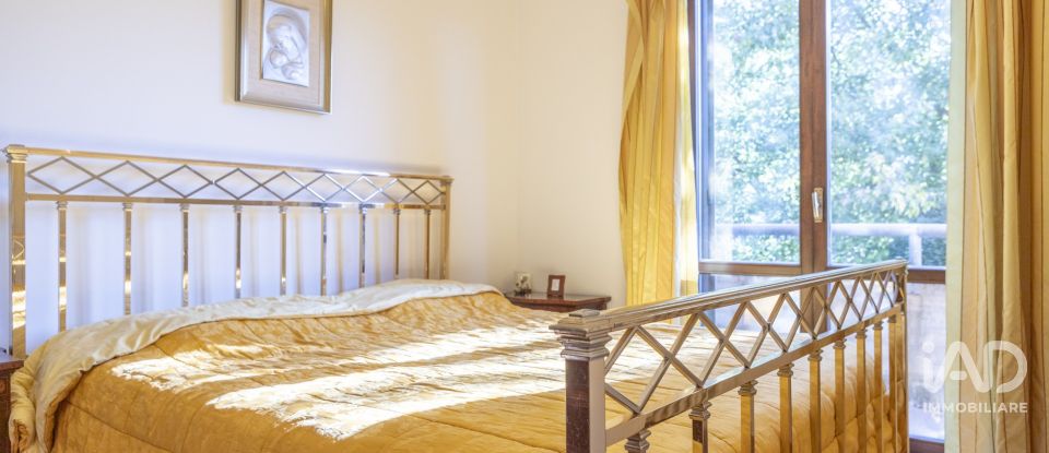 House 6 rooms of 199 m² in Urbino (61029)