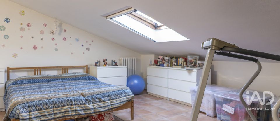 House 6 rooms of 199 m² in Urbino (61029)