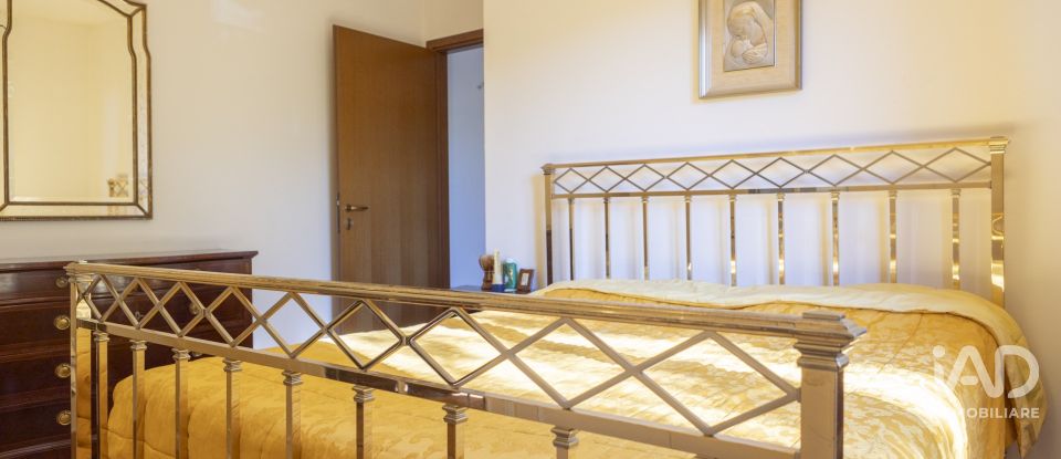 House 6 rooms of 199 m² in Urbino (61029)