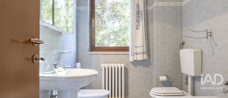 House 6 rooms of 199 m² in Urbino (61029)