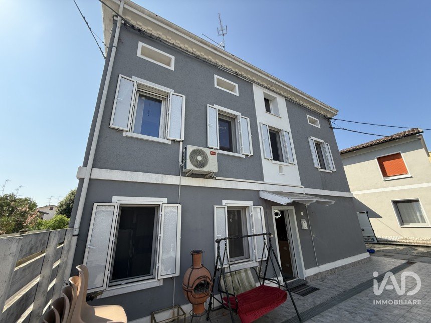 Townhouse 4 rooms of 150 m² in Concordia sulla Secchia (41033)