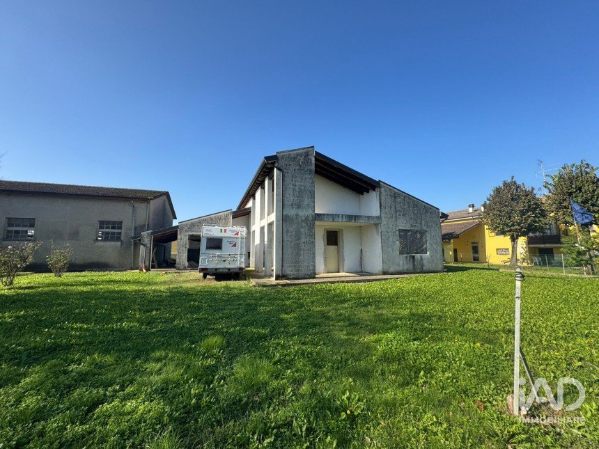 Casa indipendente 4 locali di 200 m² in Mirandola (41037)