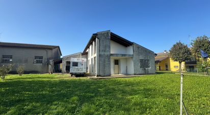 Casa indipendente 4 locali di 200 m² in Mirandola (41037)