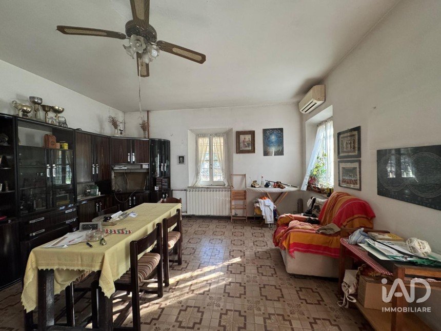 Casa indipendente / Villa 8 locali di 226 m² in Mirandola (41037)