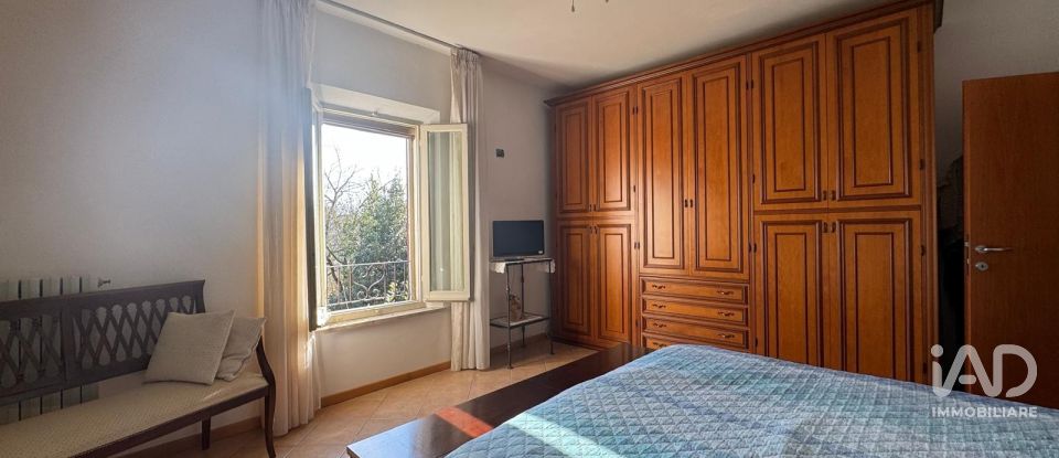 Casa indipendente / Villa 8 locali di 226 m² in Mirandola (41037)