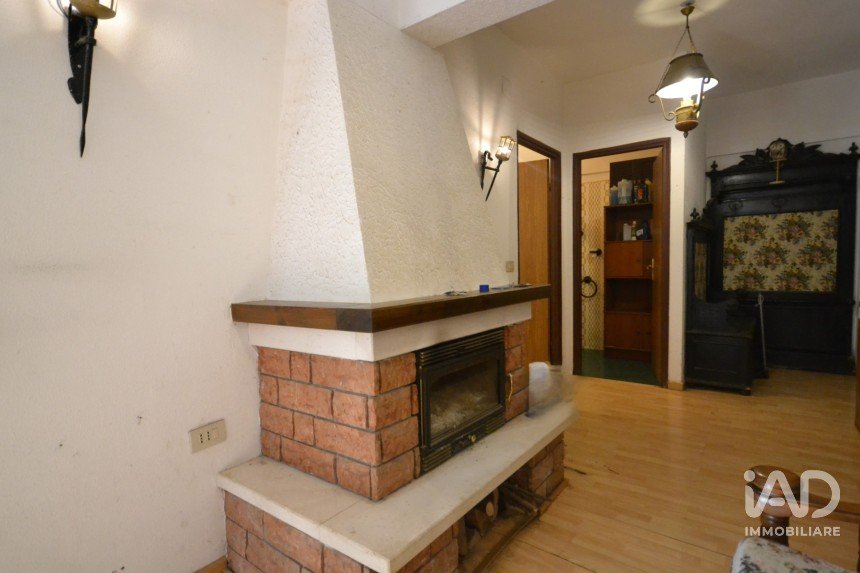 Three-room apartment of 65 m² in Crocefieschi (16010)