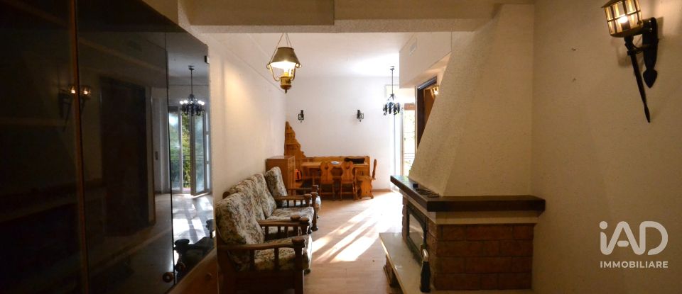 Three-room apartment of 65 m² in Crocefieschi (16010)