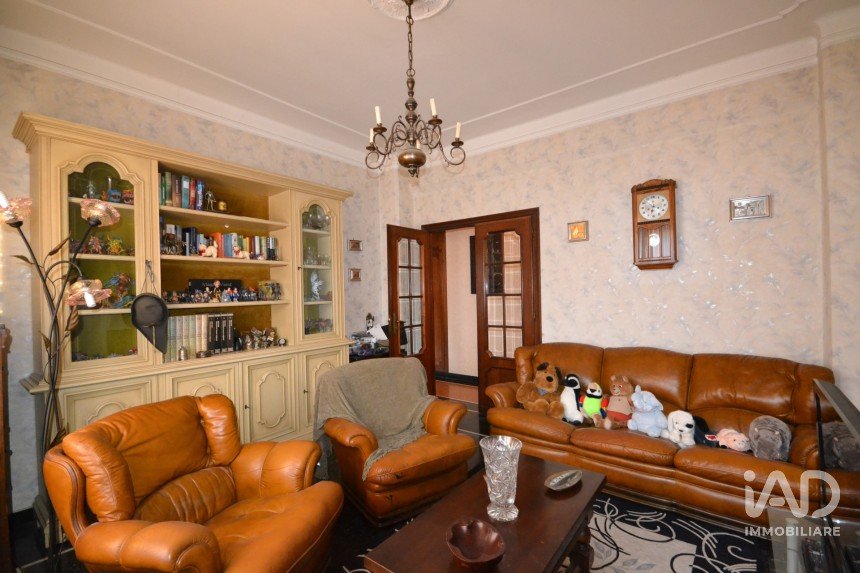 Three-room apartment of 72 m² in Genova (16159)