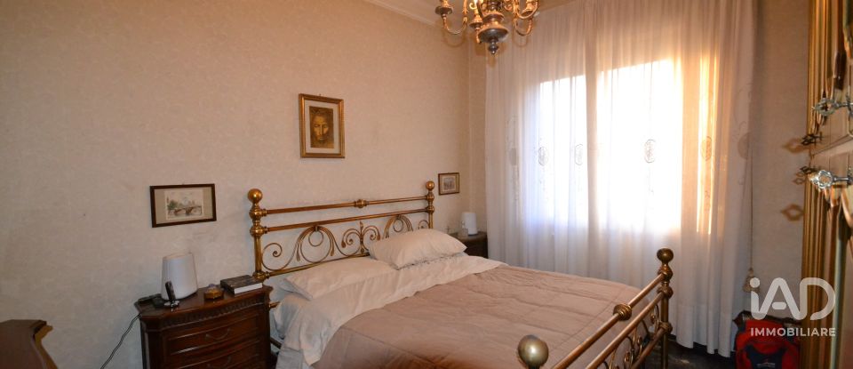 Three-room apartment of 72 m² in Genova (16159)