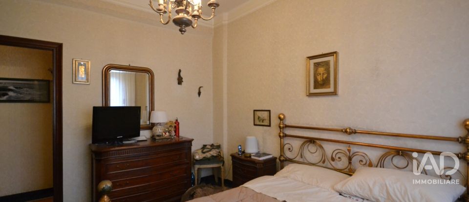 Three-room apartment of 72 m² in Genova (16159)
