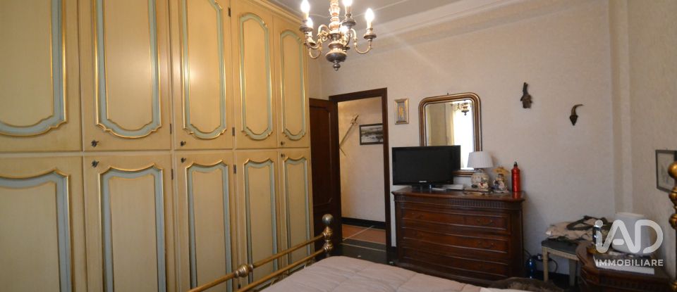 Three-room apartment of 72 m² in Genova (16159)