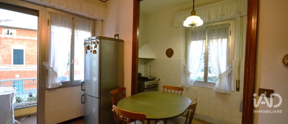 Three-room apartment of 72 m² in Genova (16159)