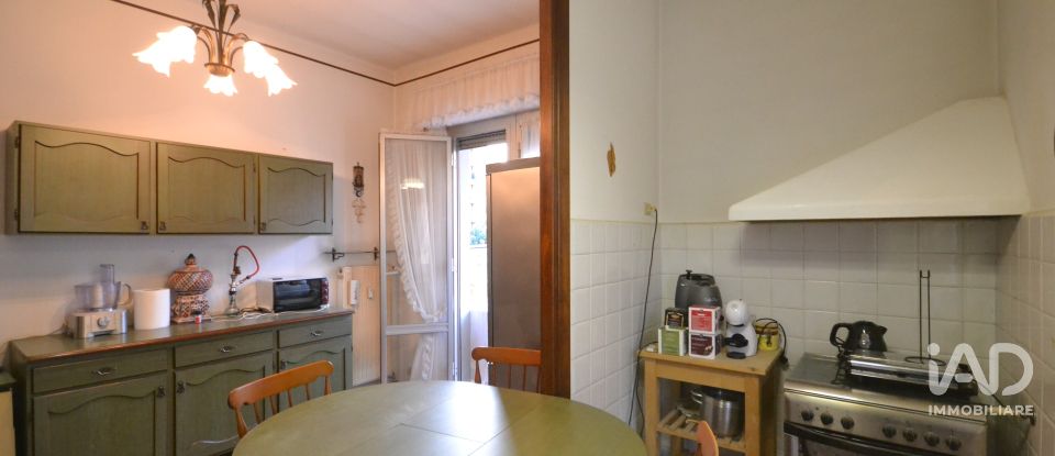 Three-room apartment of 72 m² in Genova (16159)