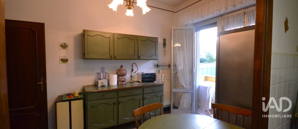 Three-room apartment of 72 m² in Genova (16159)