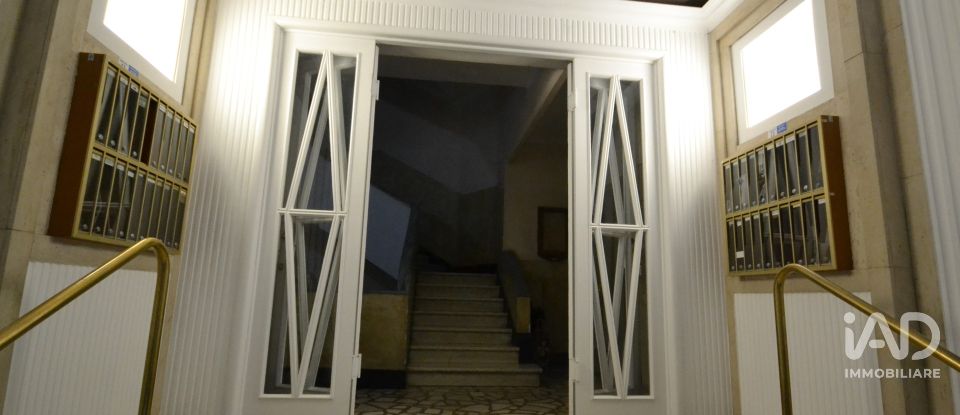 Three-room apartment of 72 m² in Genova (16159)