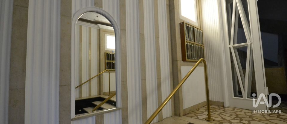 Three-room apartment of 72 m² in Genova (16159)