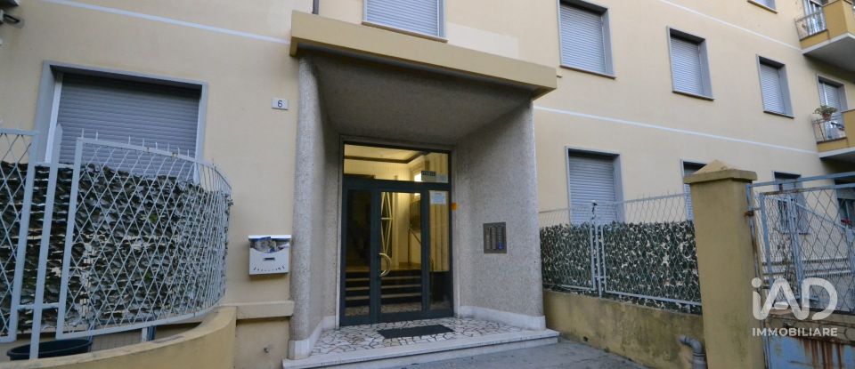 Three-room apartment of 72 m² in Genova (16159)