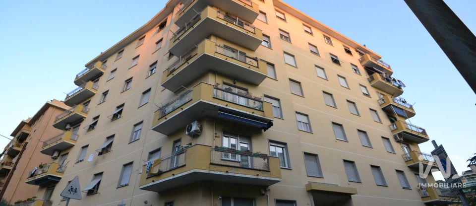 Three-room apartment of 72 m² in Genova (16159)