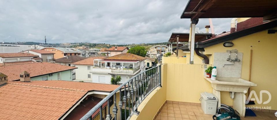 Appartamento 5 locali di 103 m² a Tortoreto (64018)