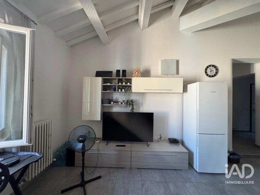 Three-room apartment of 90 m² in Mirandola (41037)