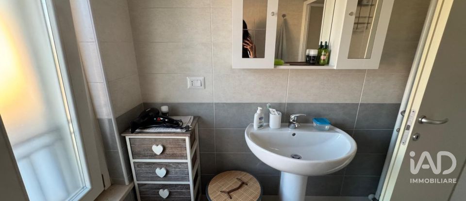 Three-room apartment of 90 m² in Mirandola (41037)