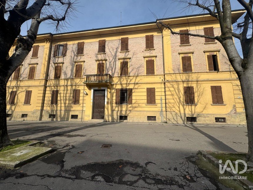 Barn conversion 10 rooms of 910 m² in Mirandola (41037)