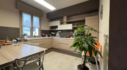 Casale 5 locali di 210 m² in Mirandola (41037)