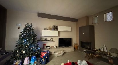 Casale 5 locali di 210 m² in Mirandola (41037)